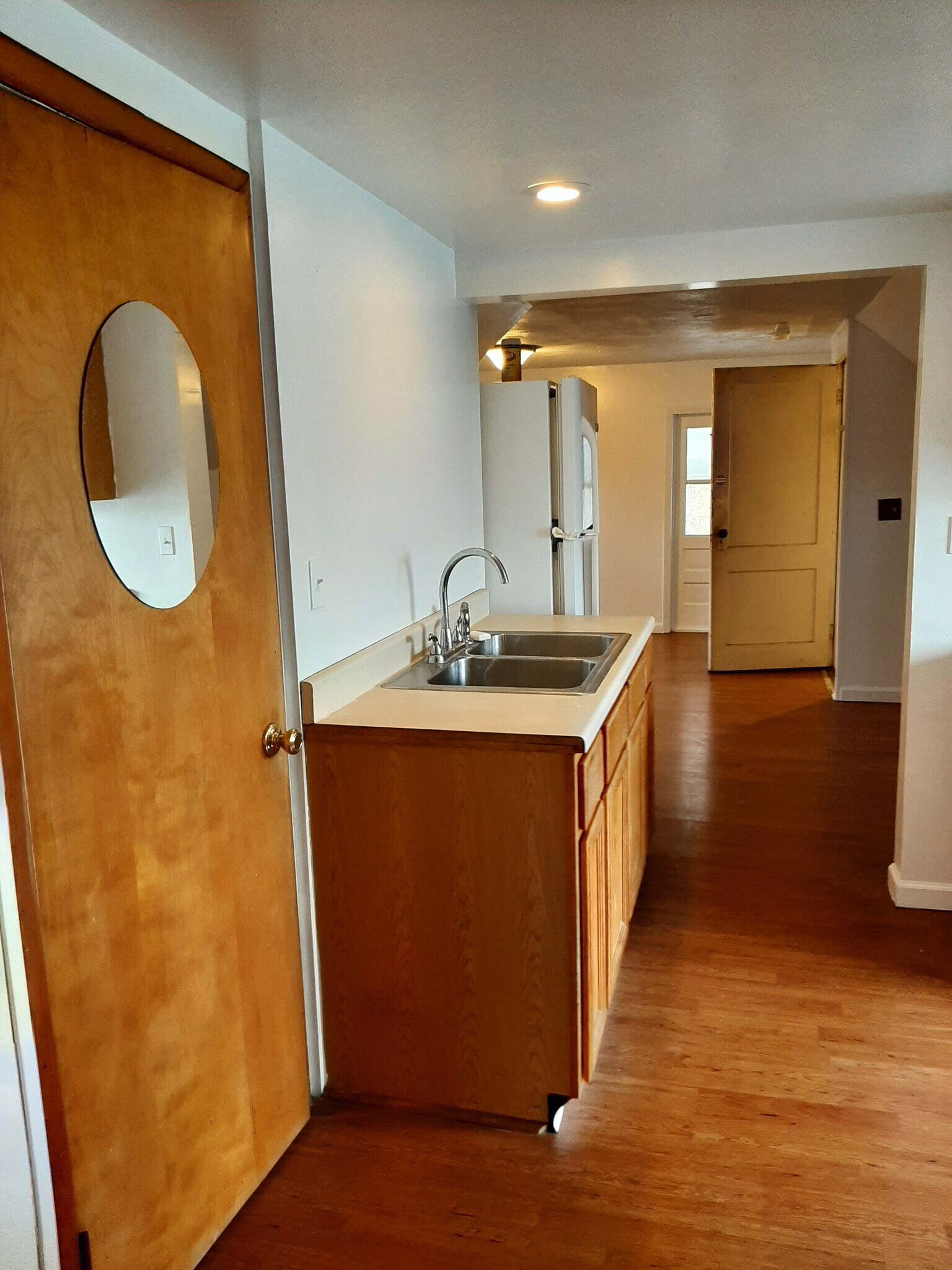Kitchen - 517 Stafford Ave