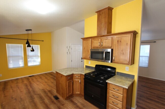 Building Photo - * LEASE PENDING $500 Move-In Special! Charming 3-Bed Home in Christmas Tree Estates