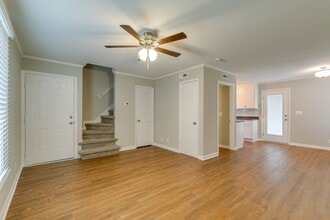 Building Photo - Renovated 2 Bed/1.5 Bath Duplex in Columbi...