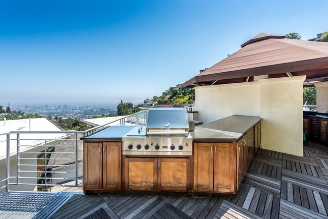 Building Photo - 8835 Evanview Dr