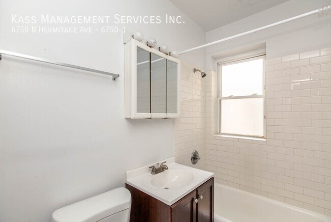 Building Photo - 6750 N Hermitage Ave