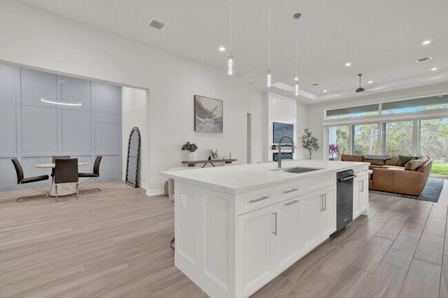 Building Photo - 138 Palma St