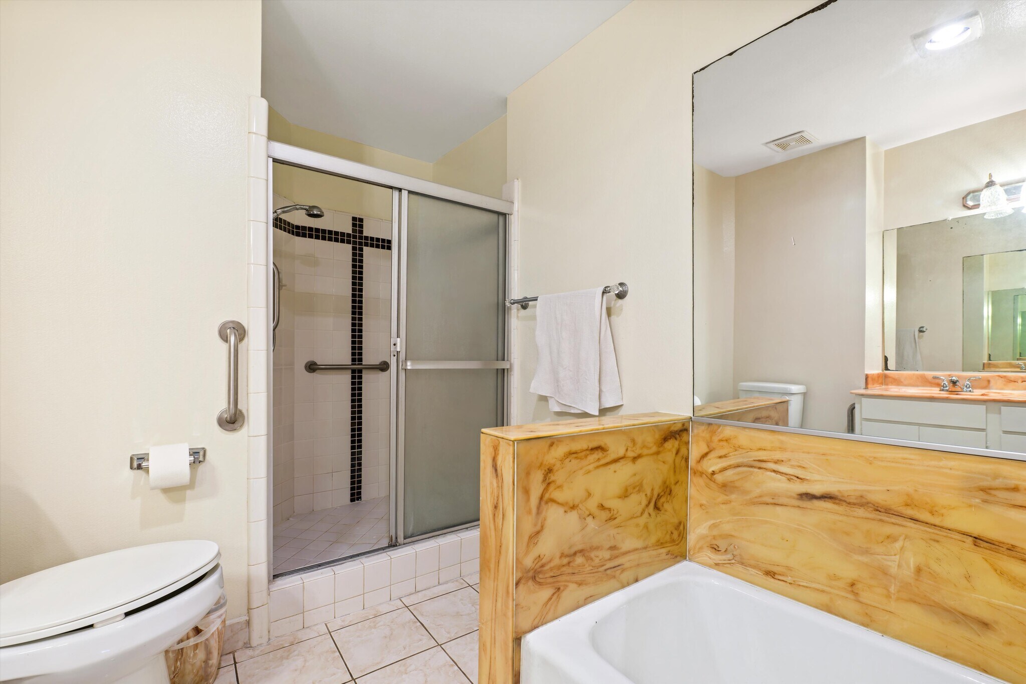 Building Photo - 1037 N Vista St