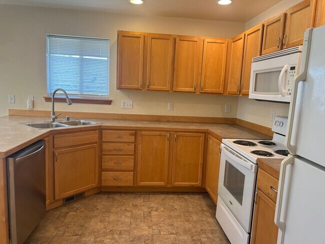 Building Photo - Racine Street 2609/ 2611