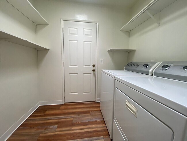 Building Photo - Beautiful 2BD/2BA Beach Home | Prime Mission Beach Location | Garage + 2 Parking Spaces