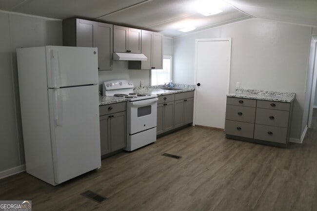 Building Photo - 42 Bartley Rd