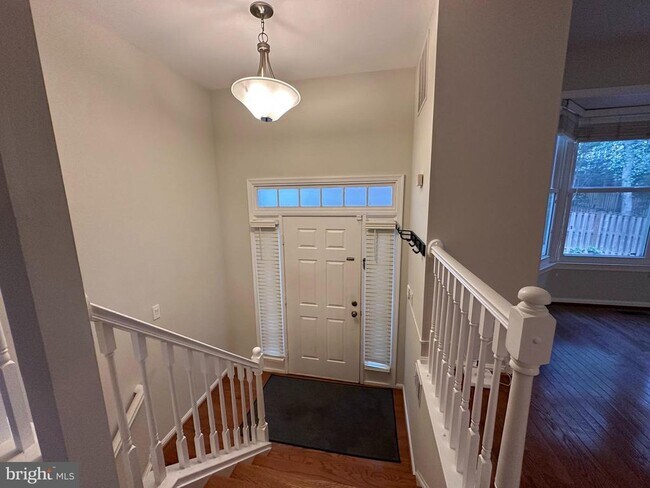 Building Photo - 13 Carriage House Cir