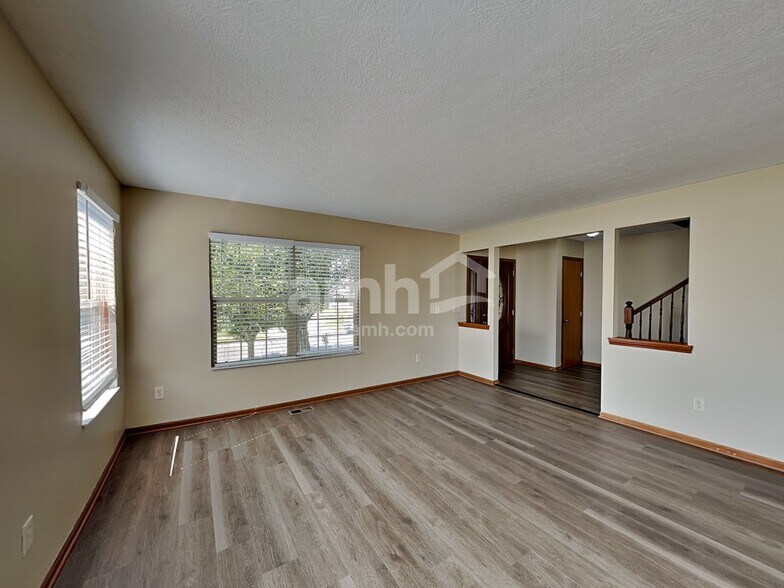 Building Photo - 180 Shaleridge Dr