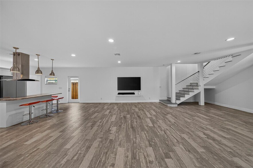 Building Photo - 2012 NW 12th Ave