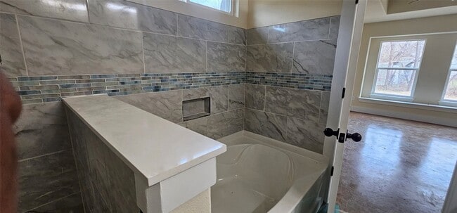 Building Photo - 7952 Hull Ave