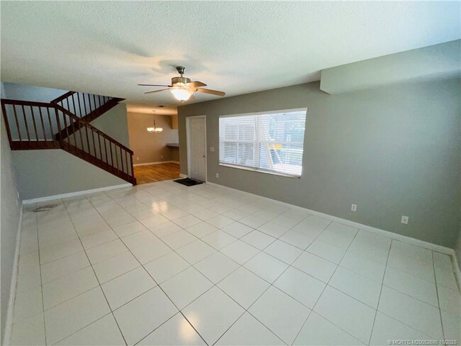 Building Photo - 2903 SW Lakemont Pl