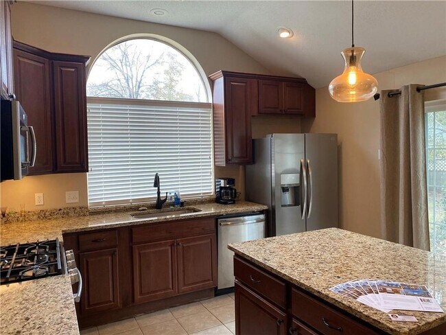 Building Photo - 1010 Live Oak Loop