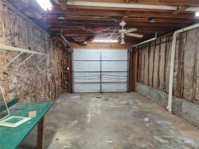 Basement additional garage - 922 Sweetwater Way