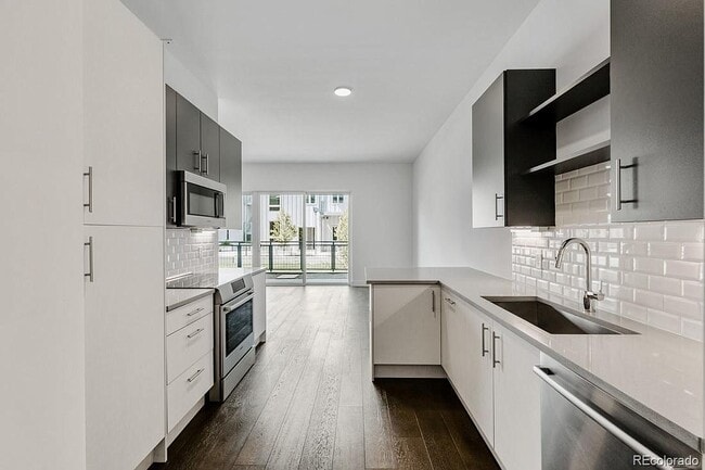 Building Photo - 2525 Arapahoe St