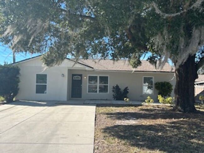 Building Photo - Beautiful 3/2 Available now!