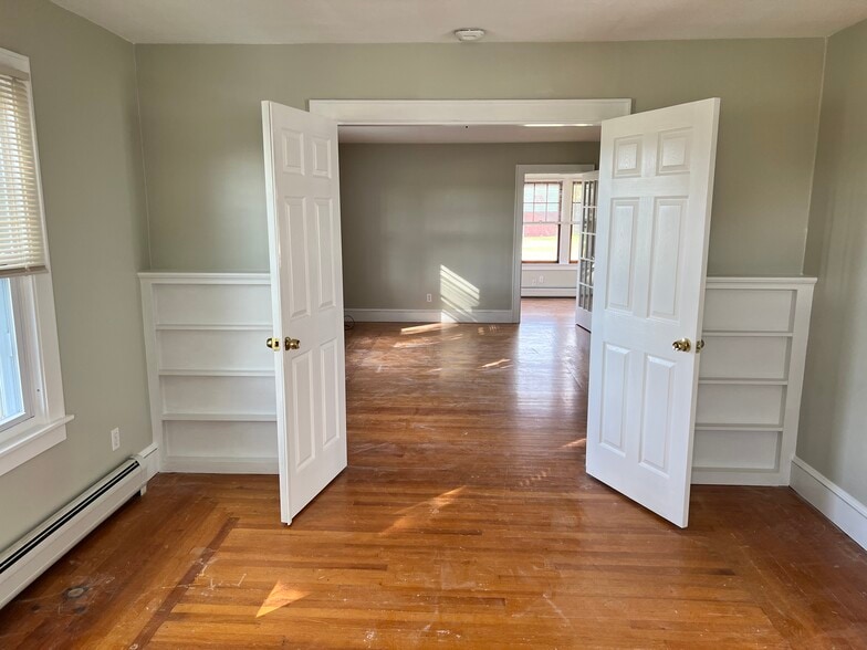 Building Photo - 2 East St