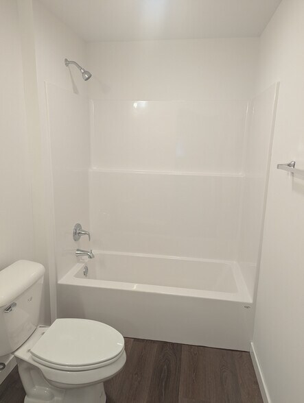 Building Photo - 132 Chalet Dr