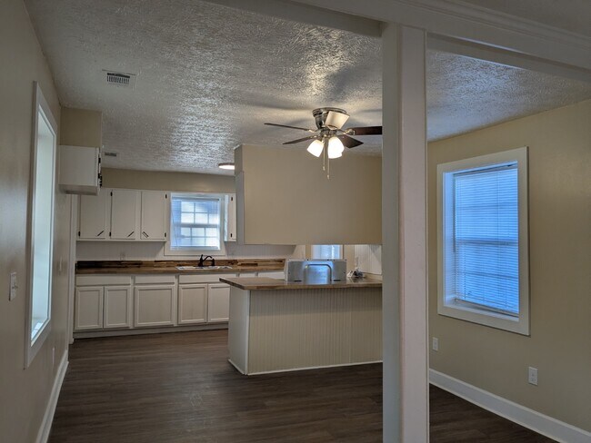 Building Photo - 7574 US-1