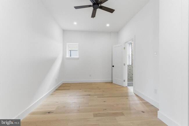 Building Photo - 2724 E Somerset St