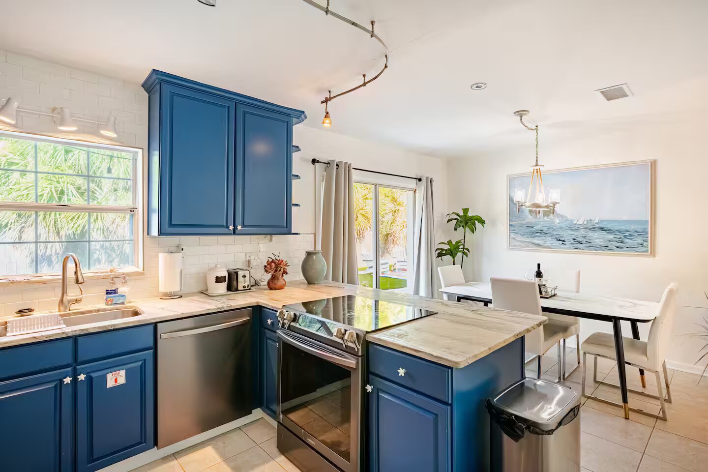 Building Photo - 3218 1st St S