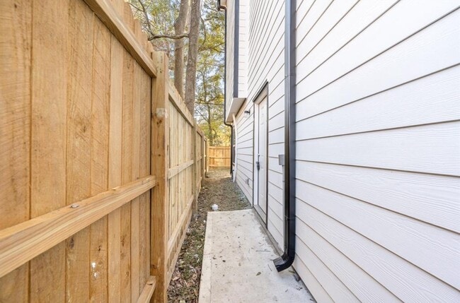 Building Photo - 8332 Parker Rd