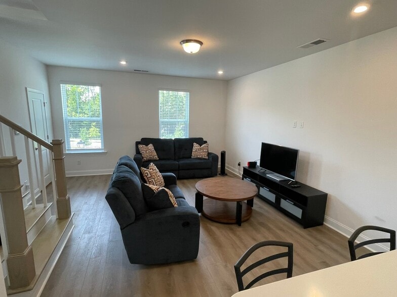 Building Photo - 15359 Ballancroft Pkwy