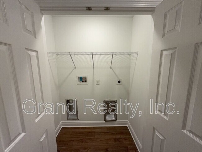 Building Photo - 5098 Bruner St