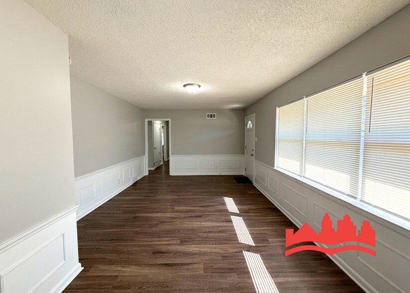 Building Photo - 890 W Marigold Ln