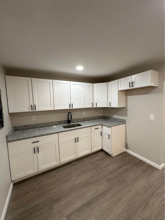 Building Photo - 216-218 Crane St