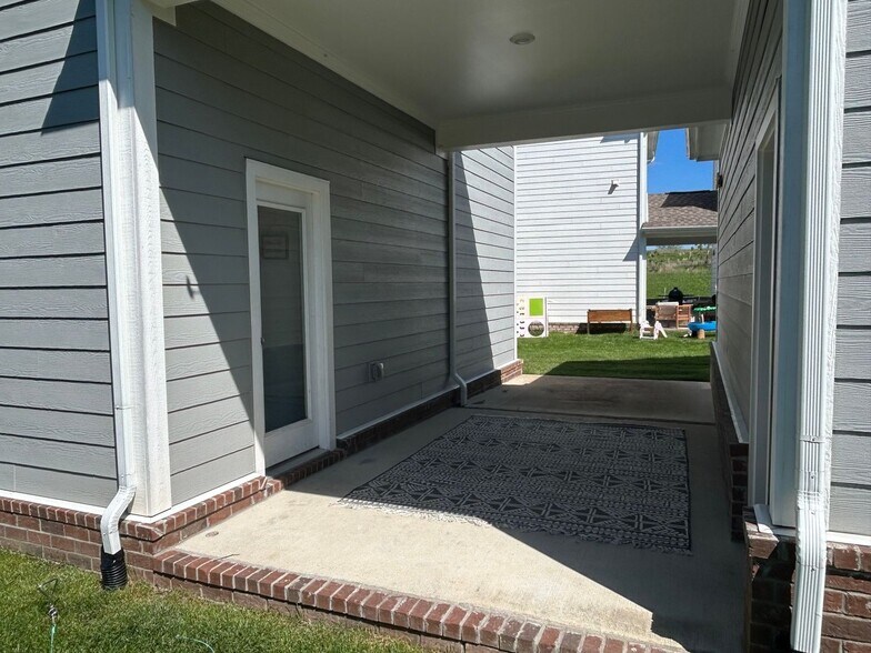 Building Photo - 3477 Milford Dr