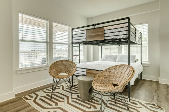 Building Photo - 1508 103rd St