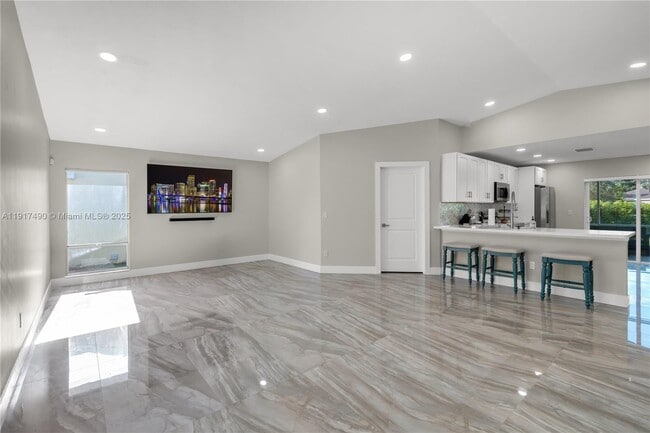 Building Photo - 2730 SE 7th Pl