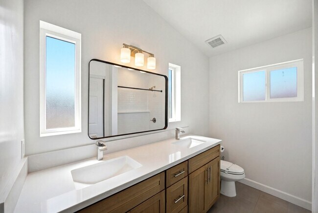 Building Photo - 9094 Los Coches Rd