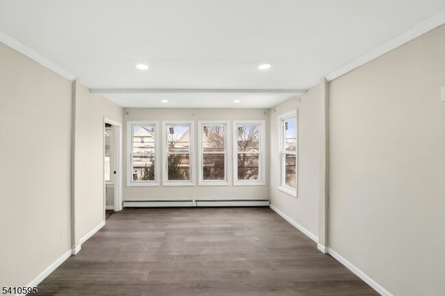 Building Photo - 335 Boulevard