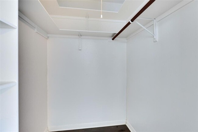 Building Photo - 1712 W Mesa Park Dr