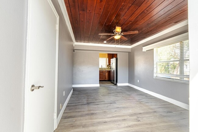 Building Photo - 112 W 34th St