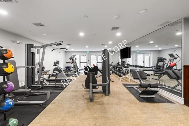 Building Photo - 12044 Hoffman St