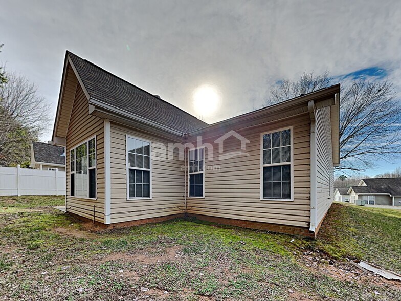 Building Photo - 185 Charlotte Ct