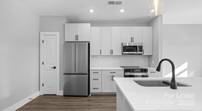 Building Photo - 120 Matheson Ave