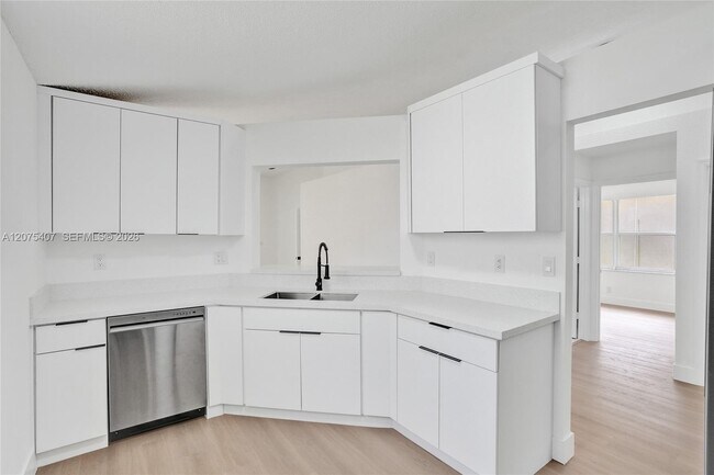 Building Photo - 4114 Sapphire St