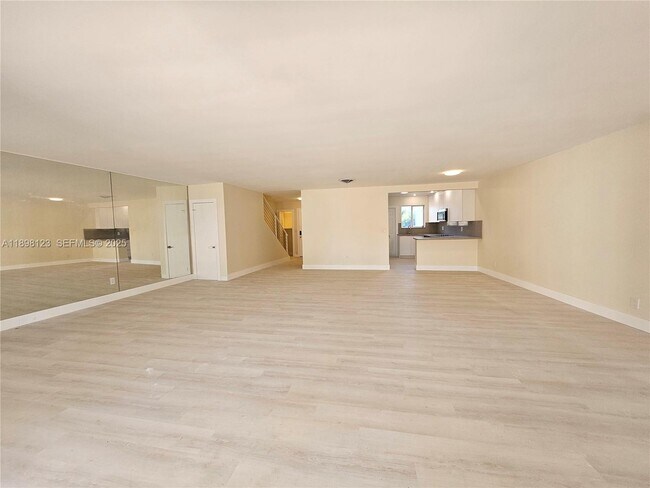 Building Photo - 834 Raymond St