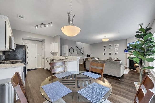 Building Photo - 254 Regent Square