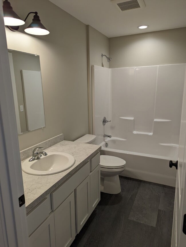 Building Photo - Recently Built 4 Bedroom, 2.5 Bath Duplex in Grandville