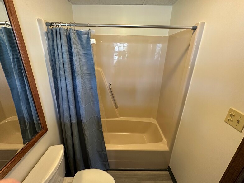 Building Photo - 1230 Stonewall Jackson Dr