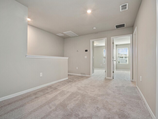 Building Photo - 658 Legacy Lp