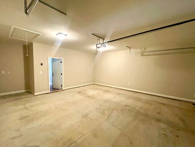 Building Photo - 3/2 For Rent near Downtown Brandon! 39042!...