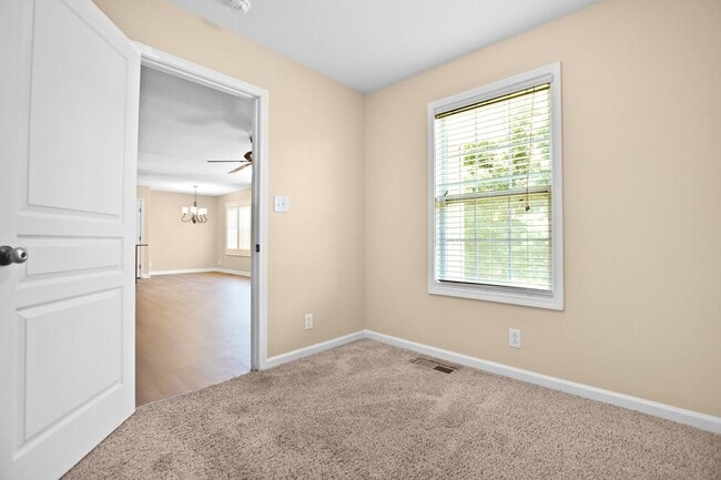 Building Photo - Pet Friendly Three Bedroom!