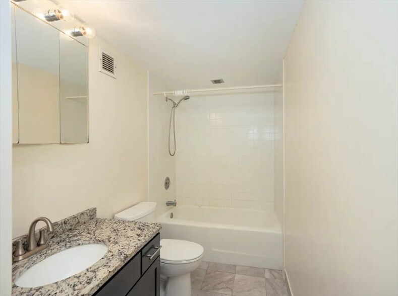 Building Photo - 185 Quincy Shore Dr