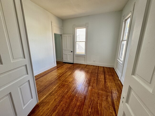 Building Photo - 915 W Taylor St