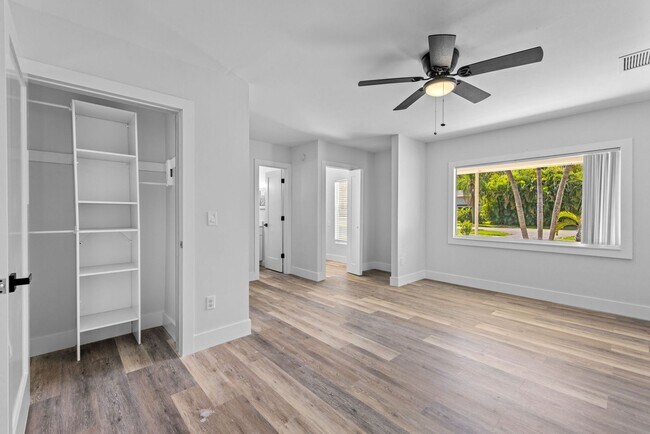 Building Photo - SFH Fort Myers 1561